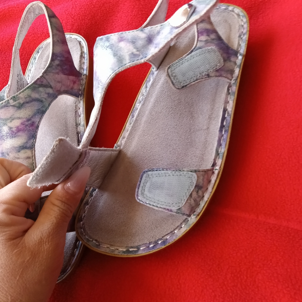 Sandals - Picture 4 of 4